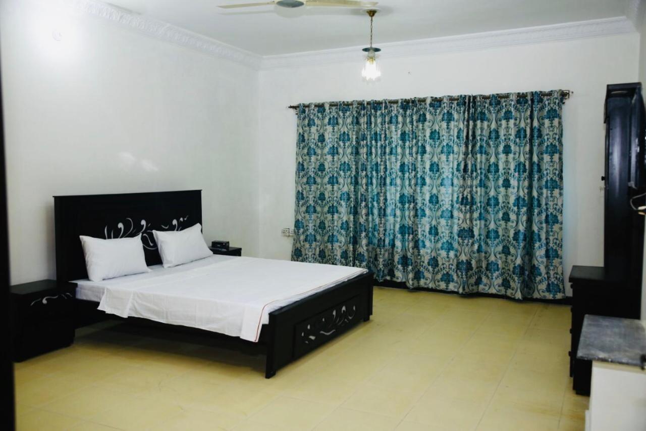 Lux Lounge Guest House Islamabad Exterior foto