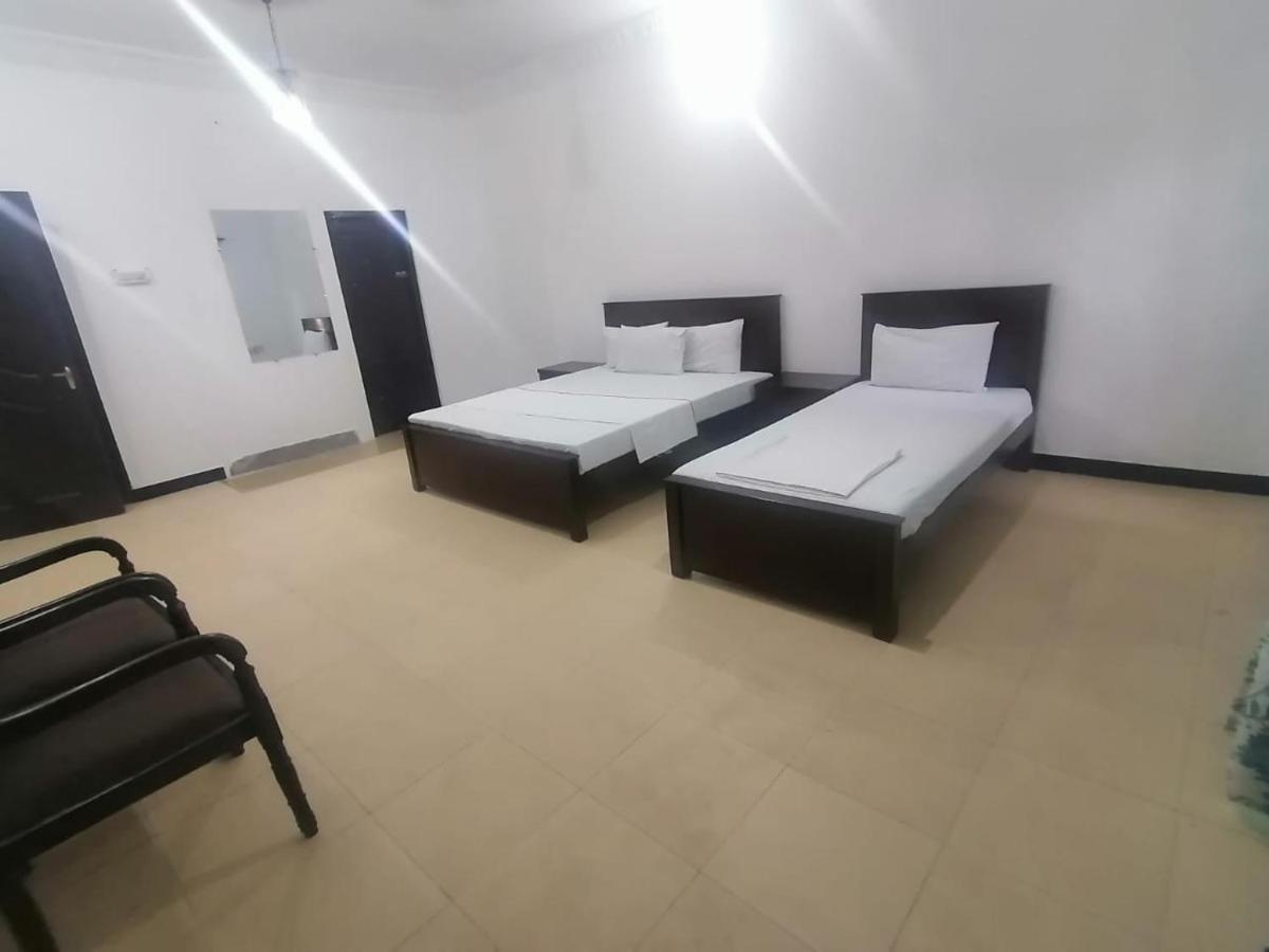 Lux Lounge Guest House Islamabad Exterior foto