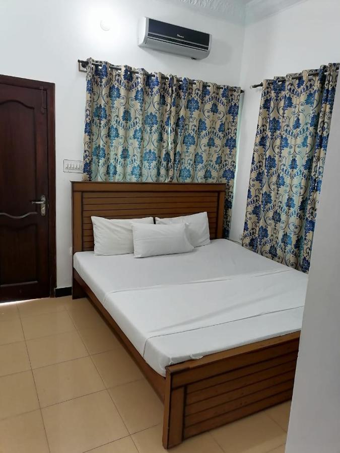 Lux Lounge Guest House Islamabad Exterior foto